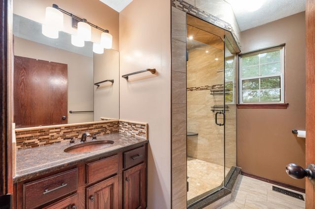 1235 Glenview Dr, El Dorado, KS 67042