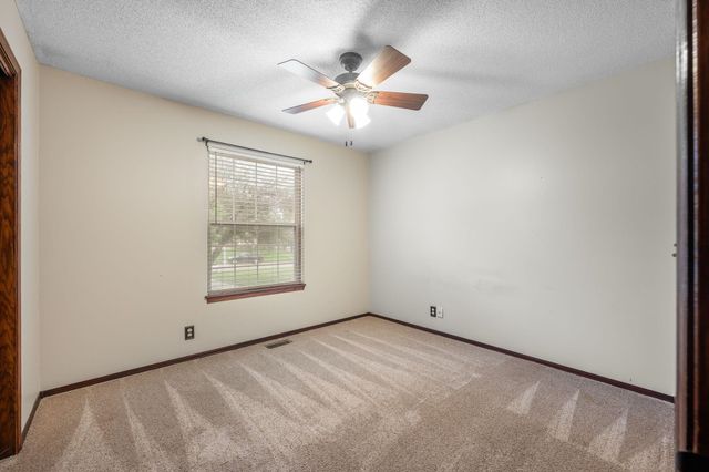 1235 Glenview Dr, El Dorado, KS 67042