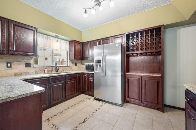 1235 Glenview Dr, El Dorado, KS 67042