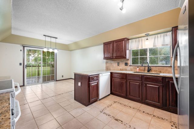 1235 Glenview Dr, El Dorado, KS 67042