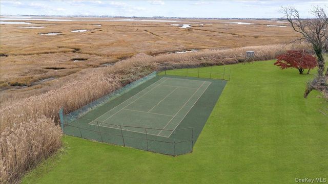 246 Briarwood Crossing, Lawrence, NY 11559