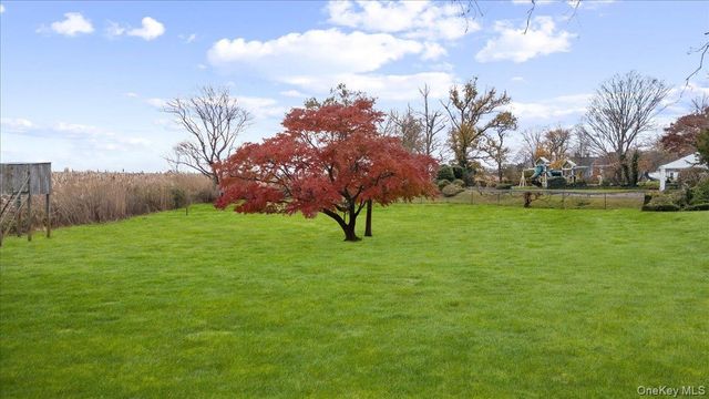 246 Briarwood Crossing, Lawrence, NY 11559