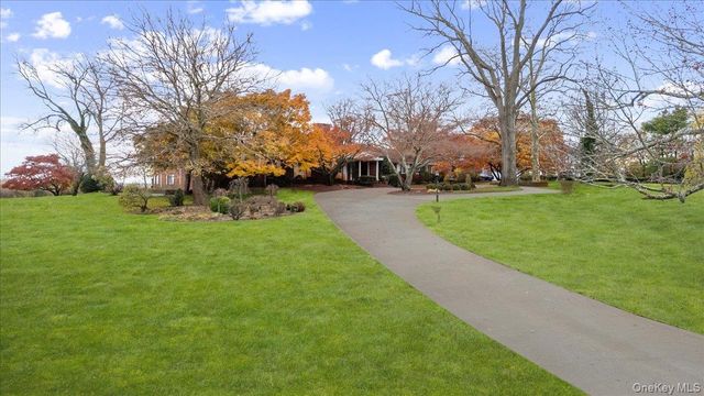 246 Briarwood Crossing, Lawrence, NY 11559