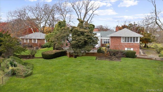 246 Briarwood Crossing, Lawrence, NY 11559