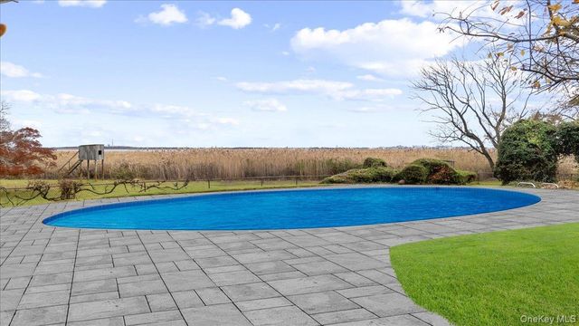 246 Briarwood Crossing, Lawrence, NY 11559