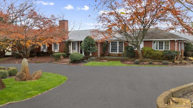 246 Briarwood Crossing, Lawrence, NY 11559