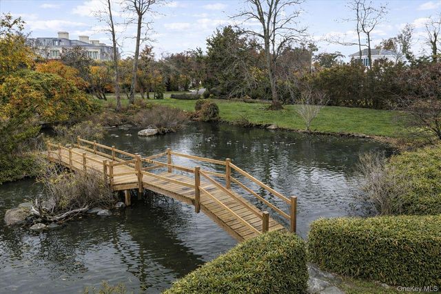 246 Briarwood Crossing, Lawrence, NY 11559