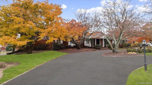 246 Briarwood Crossing, Lawrence, NY 11559