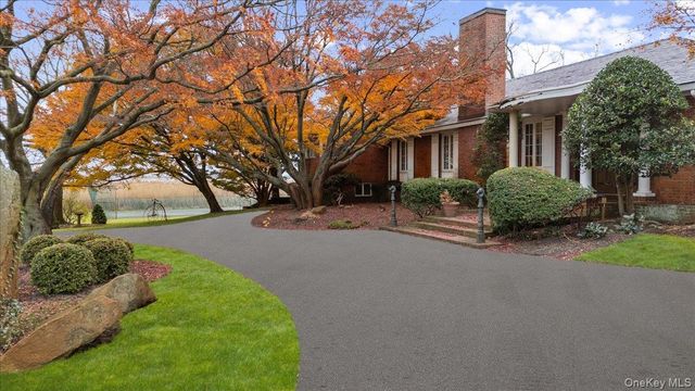 246 Briarwood Crossing, Lawrence, NY 11559