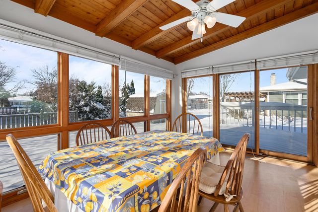 120 S Staffire Drive, Schaumburg, IL 60193