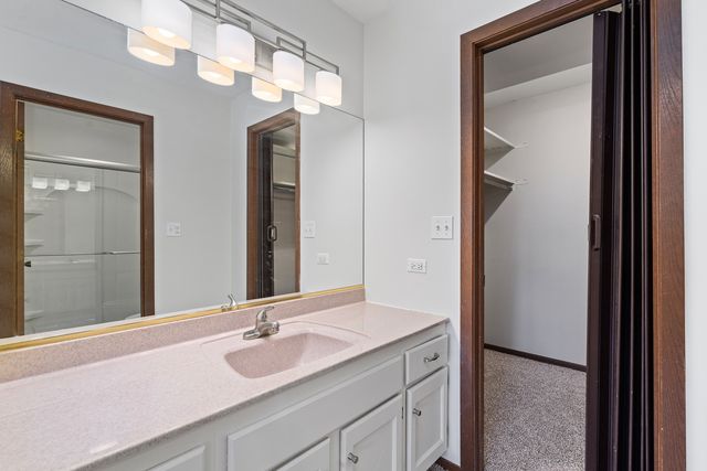 120 S Staffire Drive, Schaumburg, IL 60193