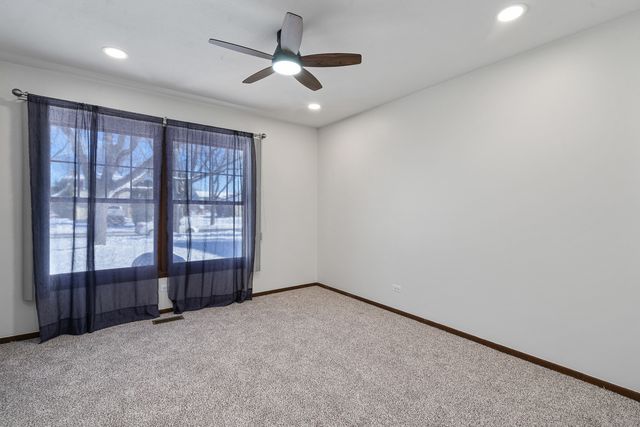 120 S Staffire Drive, Schaumburg, IL 60193