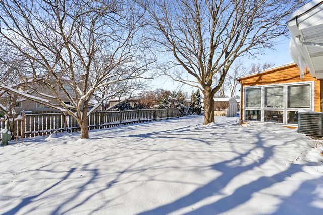 120 S Staffire Drive, Schaumburg, IL 60193