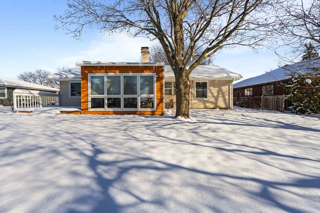 120 S Staffire Drive, Schaumburg, IL 60193