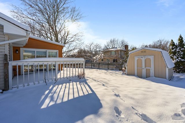 120 S Staffire Drive, Schaumburg, IL 60193