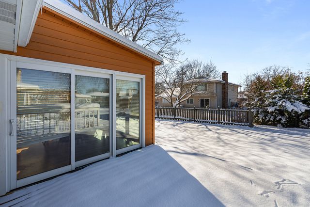 120 S Staffire Drive, Schaumburg, IL 60193