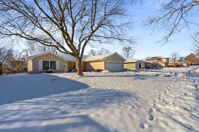 120 S Staffire Drive, Schaumburg, IL 60193