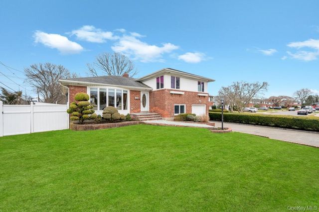 4 Brooks Street, Hicksville, NY 11801