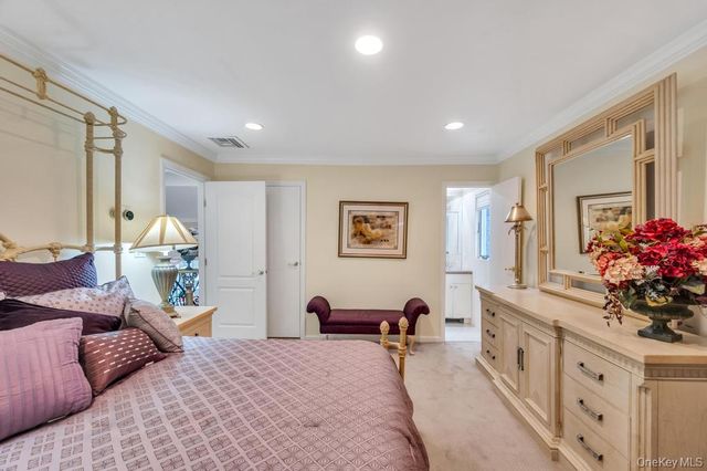 4 Brooks Street, Hicksville, NY 11801