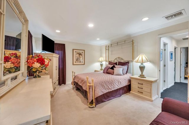 4 Brooks Street, Hicksville, NY 11801