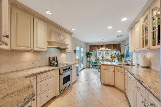 4 Brooks Street, Hicksville, NY 11801