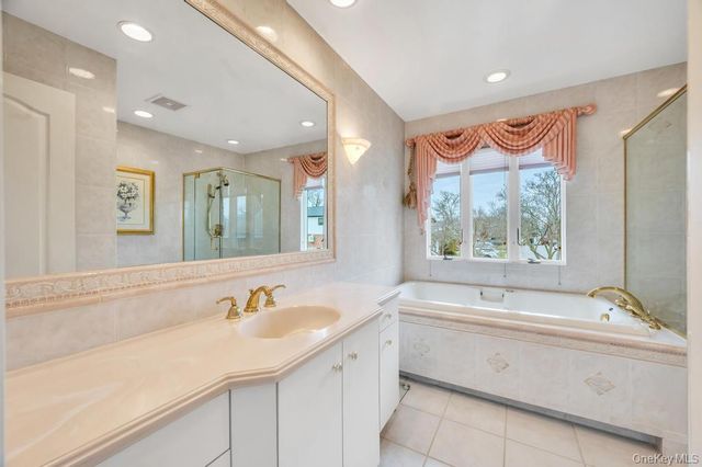 4 Brooks Street, Hicksville, NY 11801