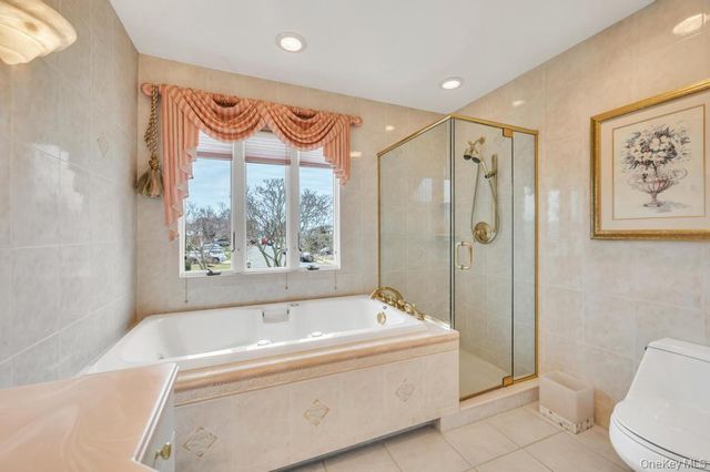 4 Brooks Street, Hicksville, NY 11801