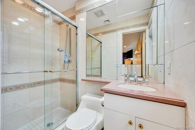 4 Brooks Street, Hicksville, NY 11801