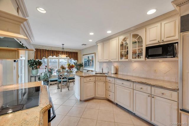 4 Brooks Street, Hicksville, NY 11801