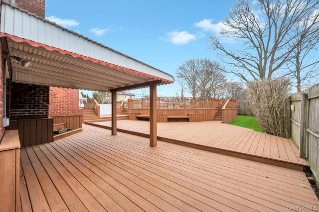 4 Brooks Street, Hicksville, NY 11801