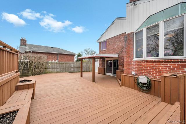 4 Brooks Street, Hicksville, NY 11801