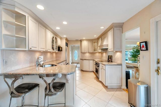 4 Brooks Street, Hicksville, NY 11801