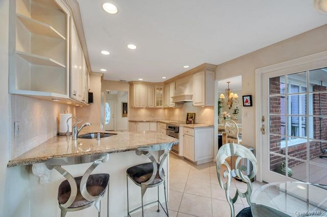 4 Brooks Street, Hicksville, NY 11801