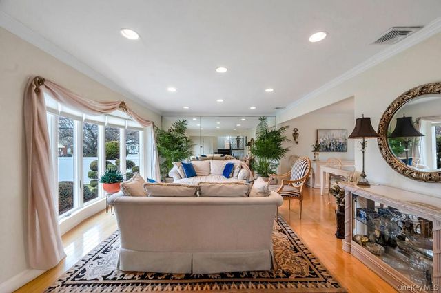 4 Brooks Street, Hicksville, NY 11801