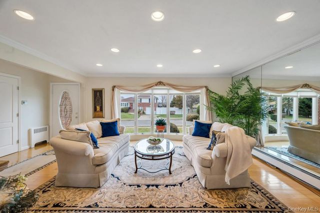 4 Brooks Street, Hicksville, NY 11801