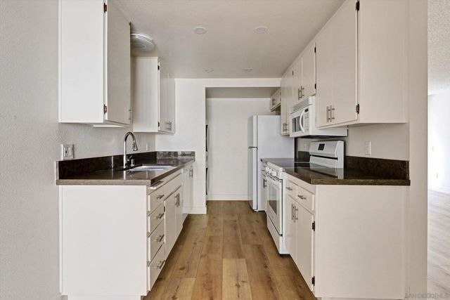 7890 Hummingbird Ln, San Diego, CA 92123