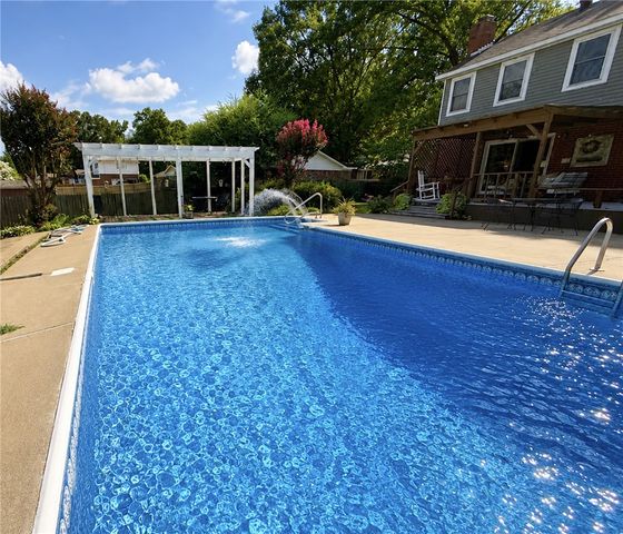 203 Cedarwood Court, Russellville, AR 72801