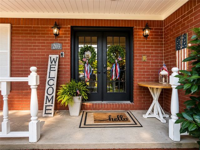 203 Cedarwood Court, Russellville, AR 72801
