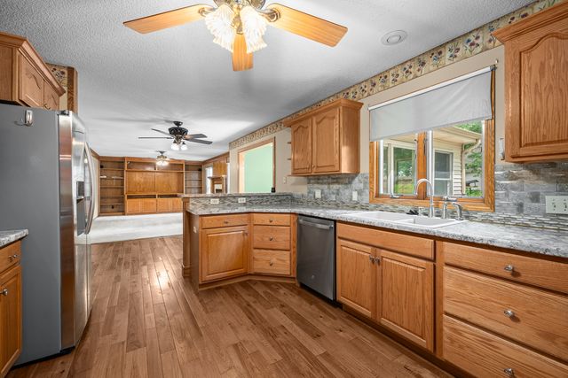 2804 W 44th Street, Davenport, IA 52806
