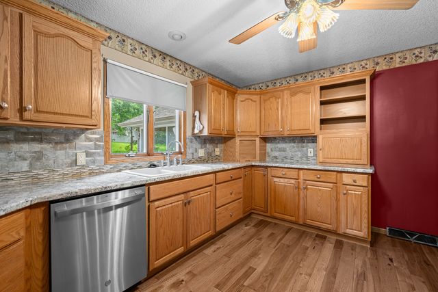 2804 W 44th Street, Davenport, IA 52806