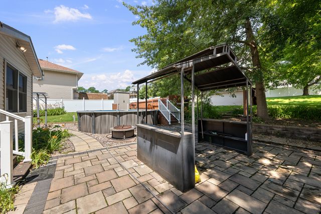 2804 W 44th Street, Davenport, IA 52806