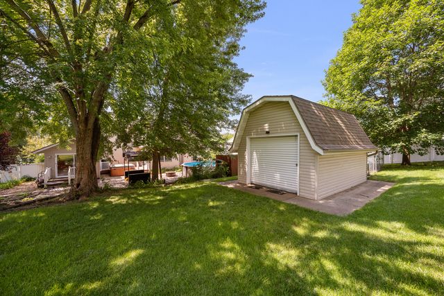 2804 W 44th Street, Davenport, IA 52806