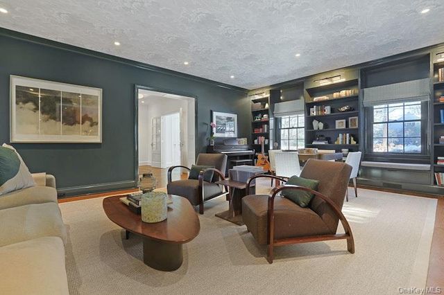 19 Overlook Road, Scarsdale, NY 10583