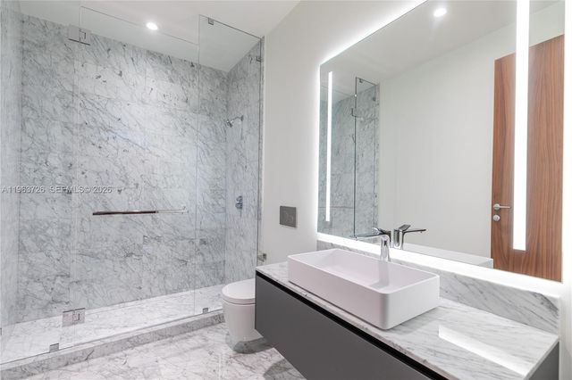 5 Grove Isle Dr M303, Miami, FL 33133