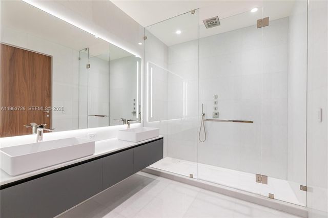 5 Grove Isle Dr M303, Miami, FL 33133