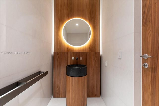 5 Grove Isle Dr M303, Miami, FL 33133