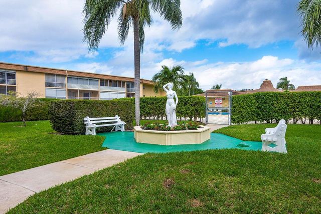 500 Village Green Circle W 205, Palm Springs, FL 33461