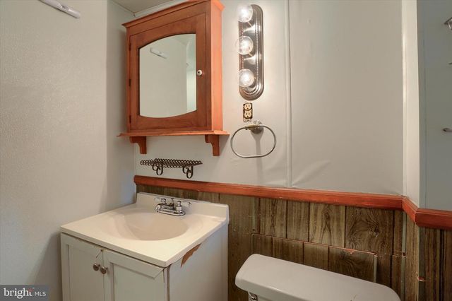 107-109 E. MAIN STREET, Hummelstown, PA 17036