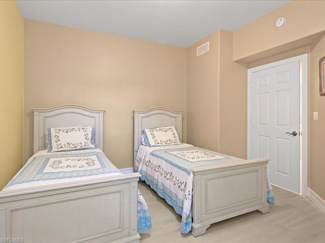 1277 Rialto WAY # 102, Naples, FL 34114