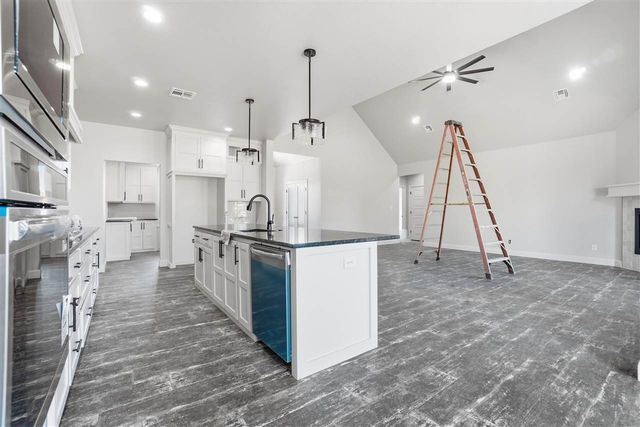 2406 NE Falcon Ln, Lawton, OK 73507